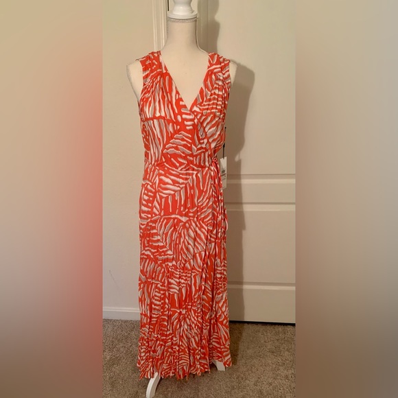 Calvin Kline V-Neck Short Sleeve Wrap Dress - Picture 2 of 8